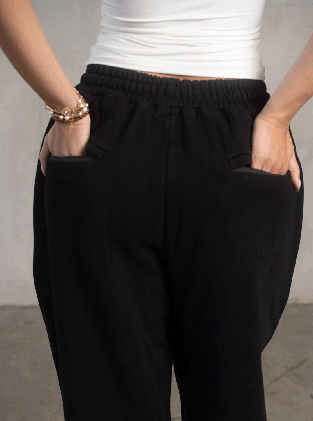 SIGNATURE SWEATS
