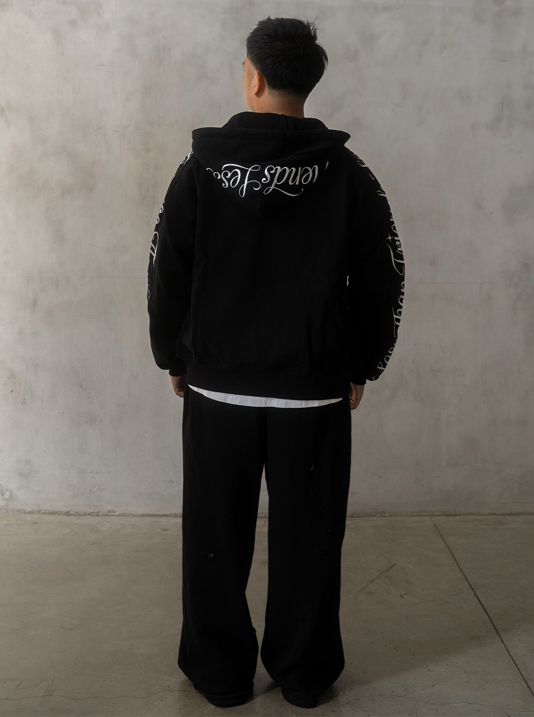 SIGNATURE HOODIE