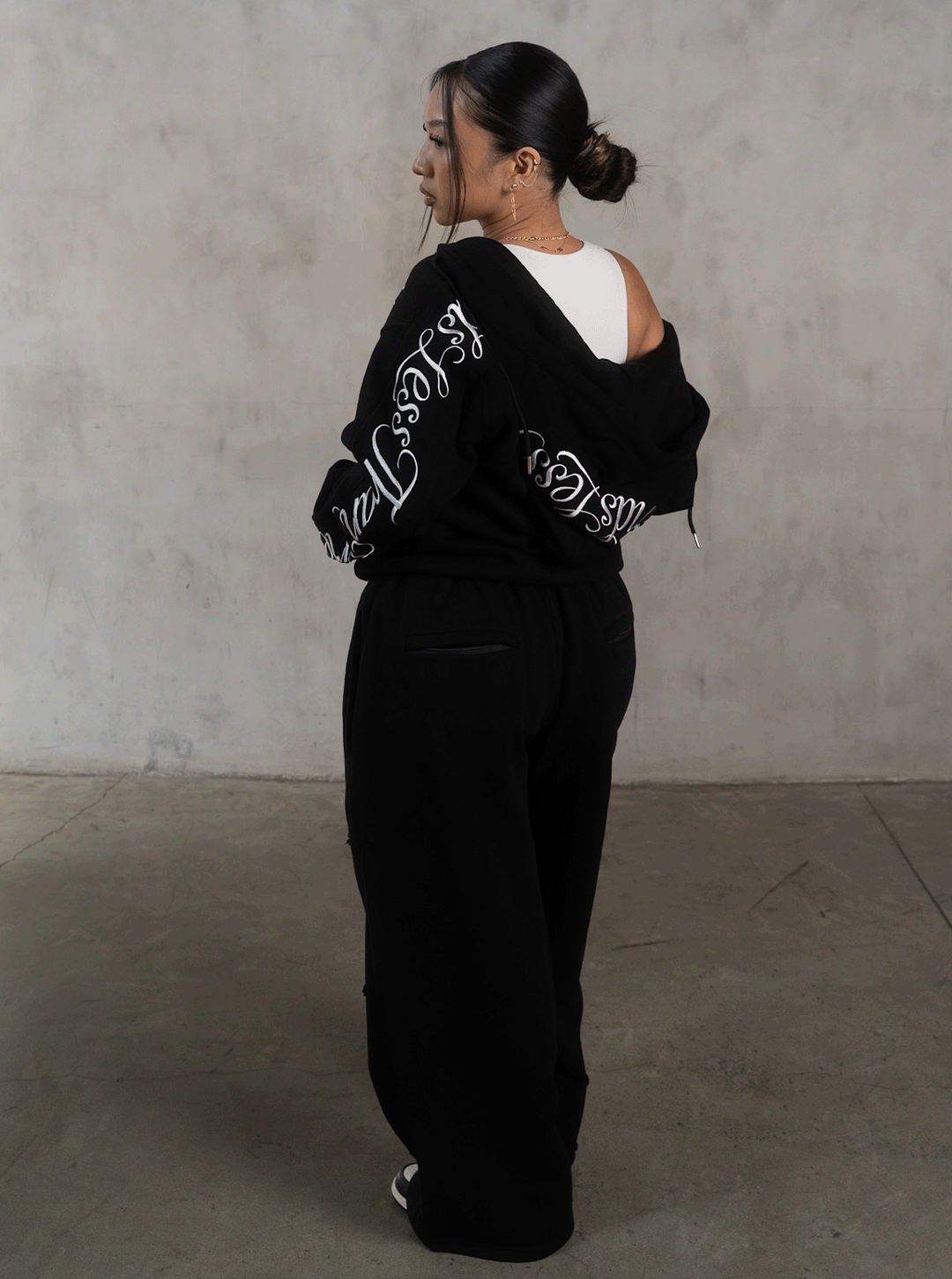 SIGNATURE HOODIE